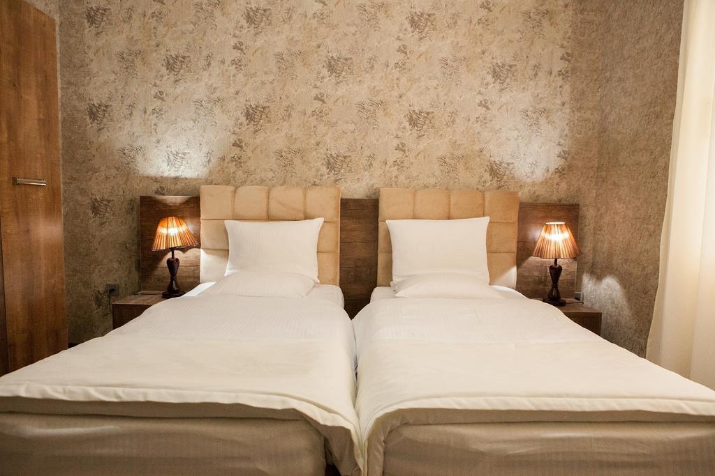 Issam Hotel & Spa Sheki Exterior photo
